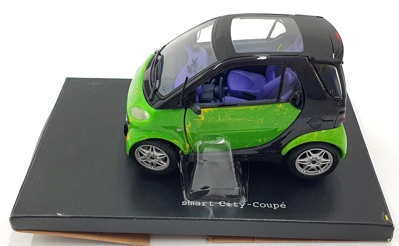 Kyosho 1/18 Scale Diecast 0007162 - Smart City-Coupe - Aqua Green - Image 3 of 4