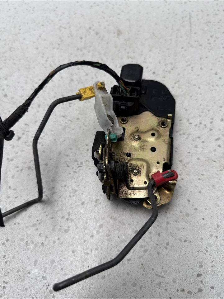 2006 Chrysler 300 - 300C Left Rear Door Lock - Image 2 of 4