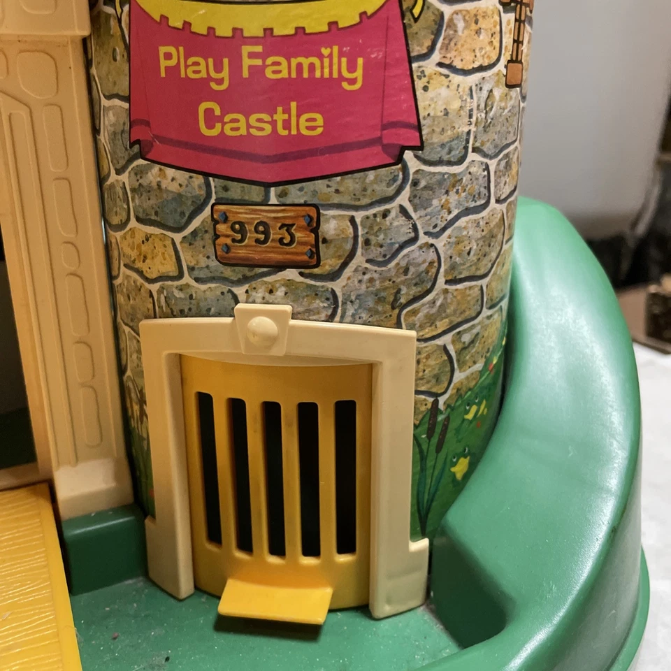 De colección 1974 Fisher Price Little People Castle 993 Jugar Familia Castillo Dragón LEER Foto 2 de 4