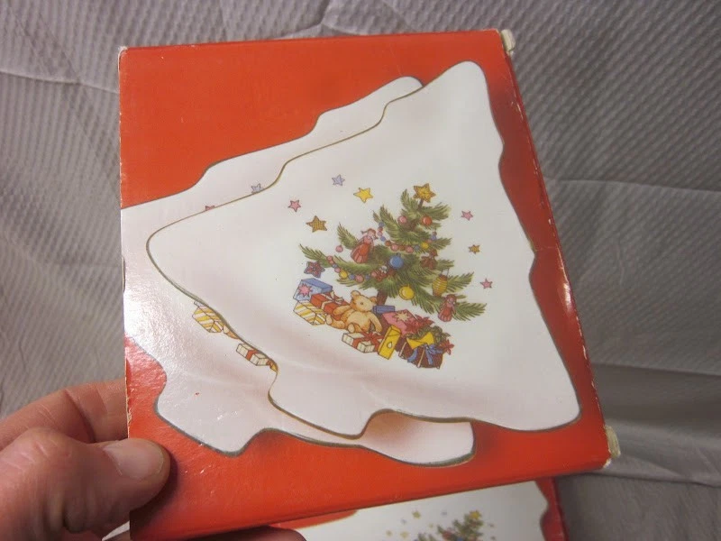 Platos de caramelo de Navidad Nikko Happy Holidays de 1 x 11" y 2 x 6" en forma de árbol Foto 2 de 4