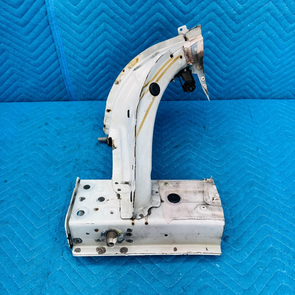 Soporte de riel de cuadro delantero izquierdo BMW 650i xDrive 2012-2016 OEM Foto 2 de 4