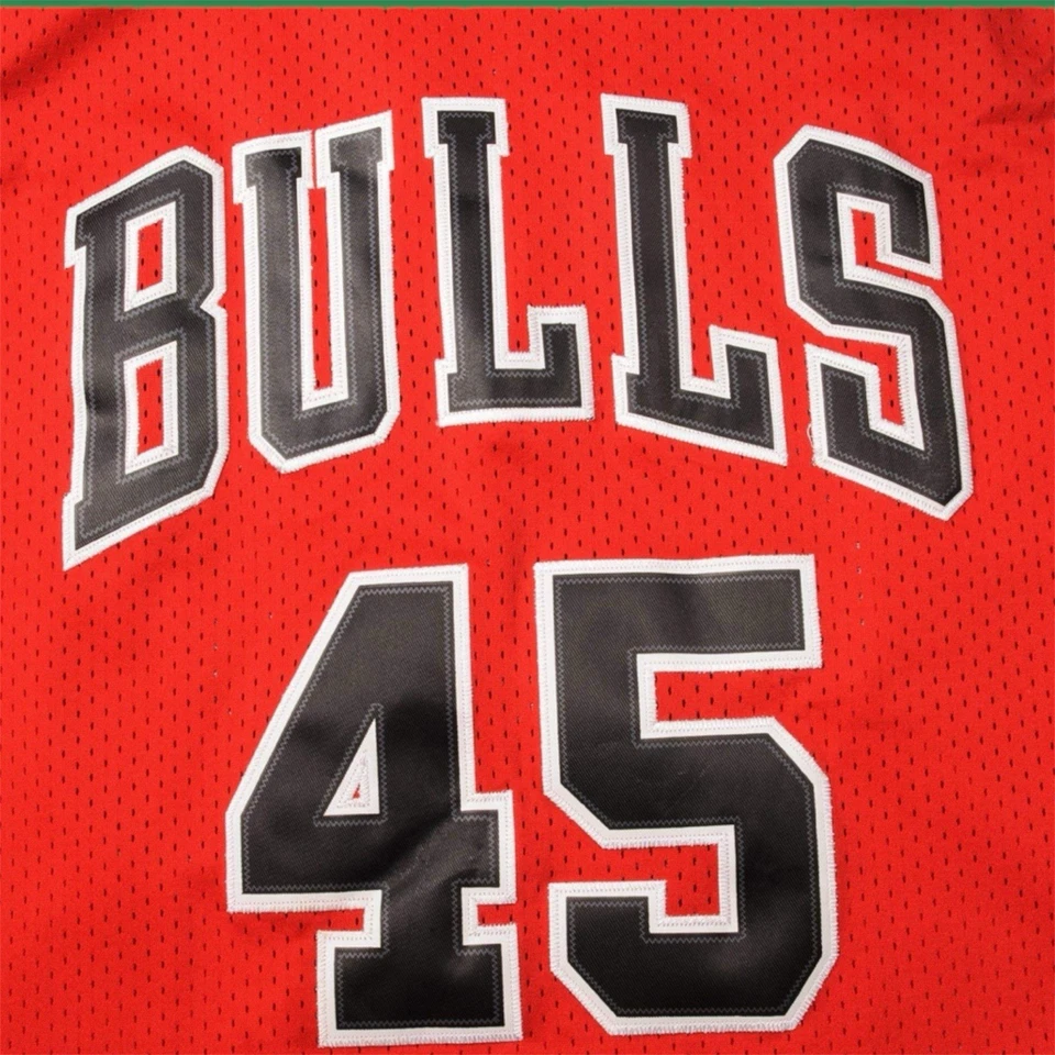 VINTAGE NIKE CHICAGO BULLS MICHAEL JORDAN #45  Sz Med JERSEY 1995/98 - Image 2 of 3