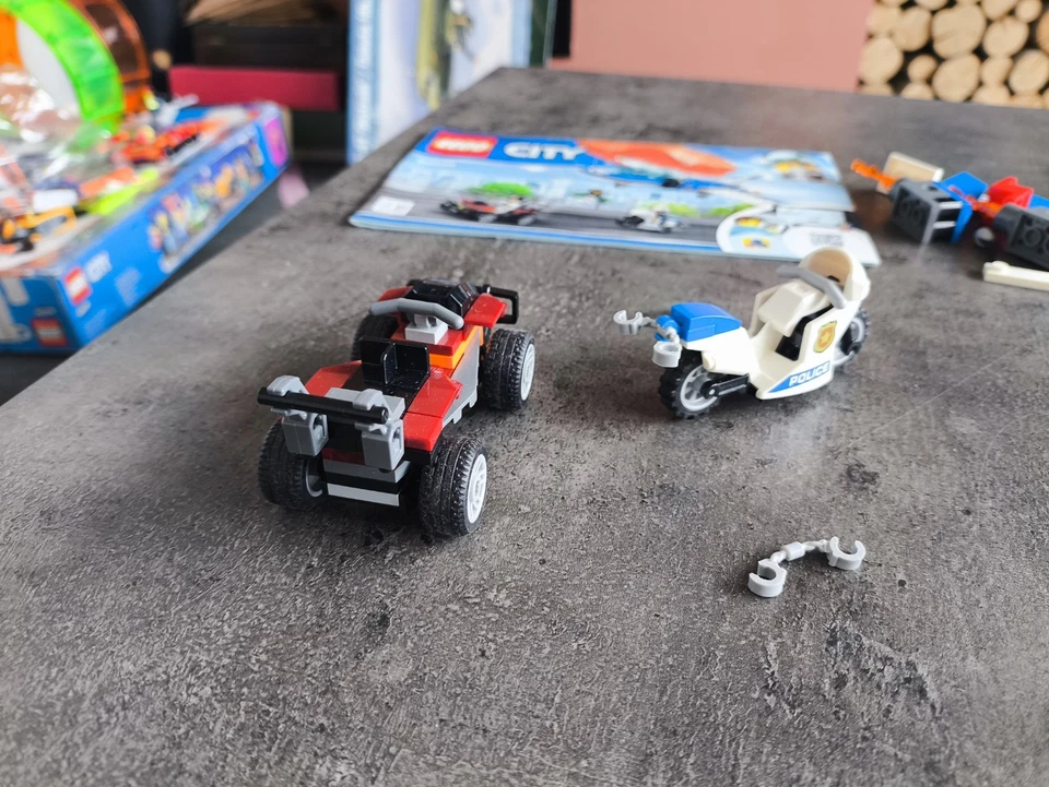 LEGO City 60208 Sky Police Parachute Arrest, photo 4 sur 4