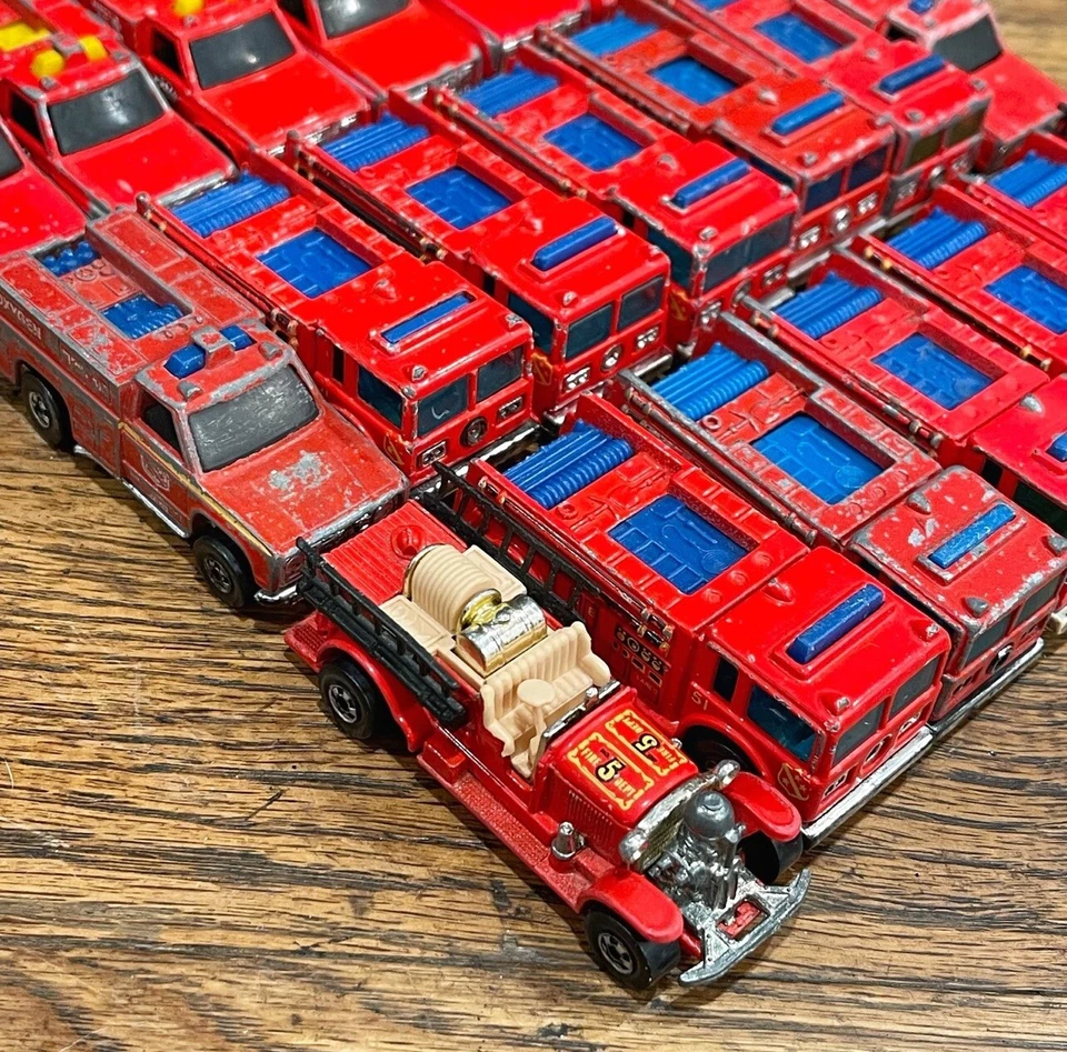 LOTE Camión de Bomberos Equipo de Rescate Hot Wheels Flying Colors de Colección Bomberos Número 5 Foto 3 de 4