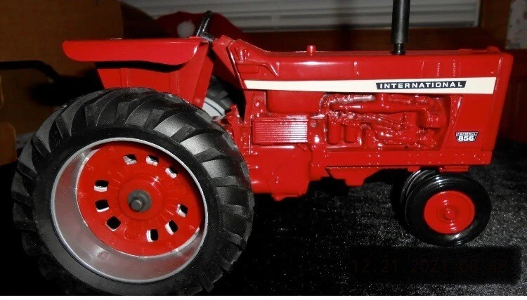 Ertl International 856 Collector Edition 1:16 Scale 1996 Summer Farm Toy Show  - Image 2 of 4