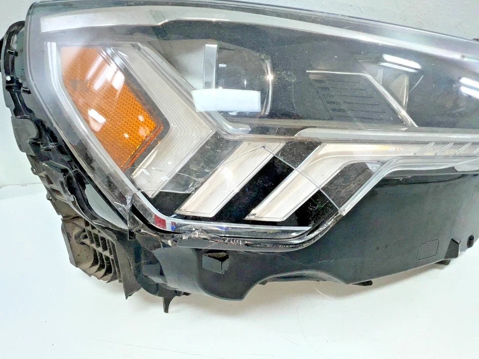 Faro proyector LED completo para Audi Q3 RH 2022 83A941034B *PIEZA ROTA *daños * Foto 3 de 4