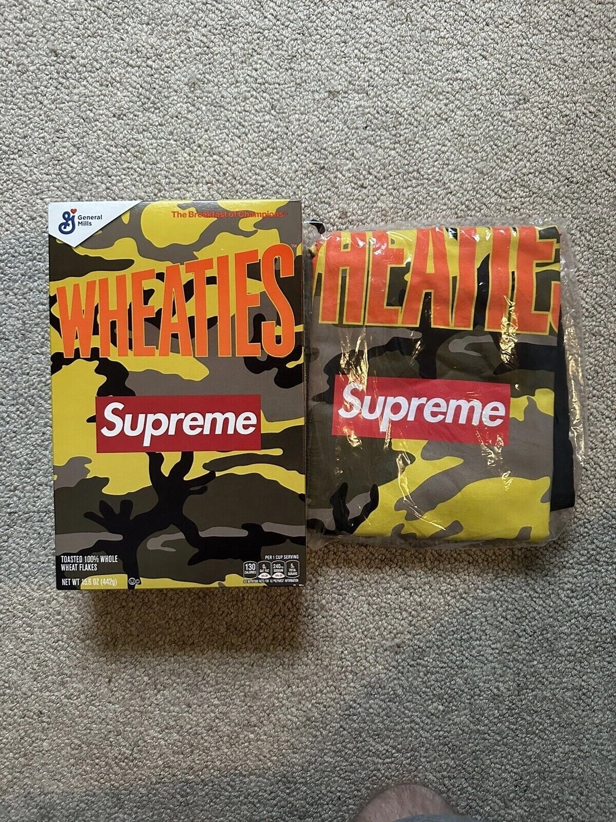 T shirt Supreme Wheaties noir taille L neuf SS21 & boîte de céréales Wheaties