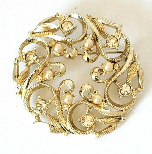 Vintage Signed SAC Sarah Coventry Gold Tone Wreath Brooch Faux Pearl