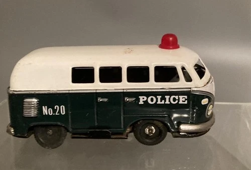 VINTAGE OKYASU JAPAN VOLKSWAGEN MISSING HUB CAPS TINPLATE FRICTION 14 CMS LONG