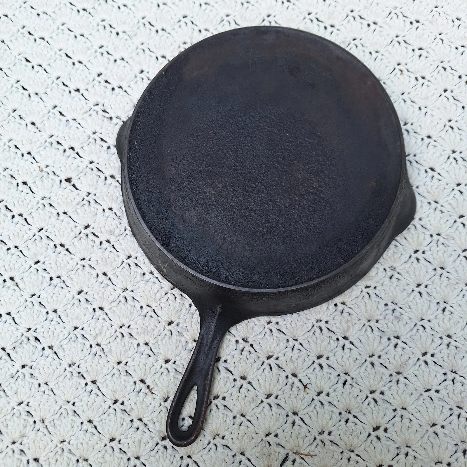 Erie Pre-Griswold No. 9 Cast Iron Round Griddle Skillet Pan Vintage