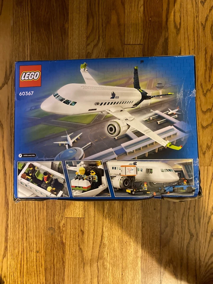 LEGO® City 60367 avión de pasajeros - nuevo pero la caja es un desastre Foto 3 de 4