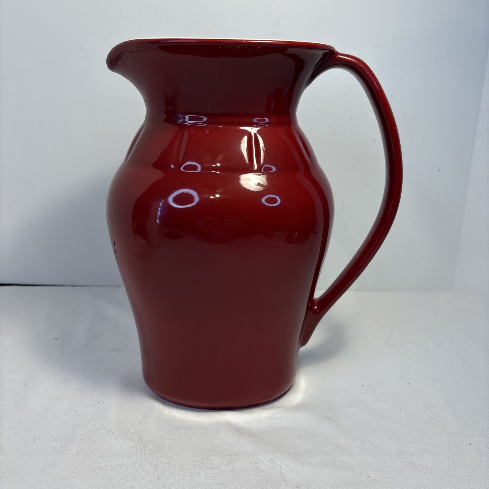 Le Creuset Stoneware 2.25 quart 10” Pitcher Jug, Cerise/Cherry Red
