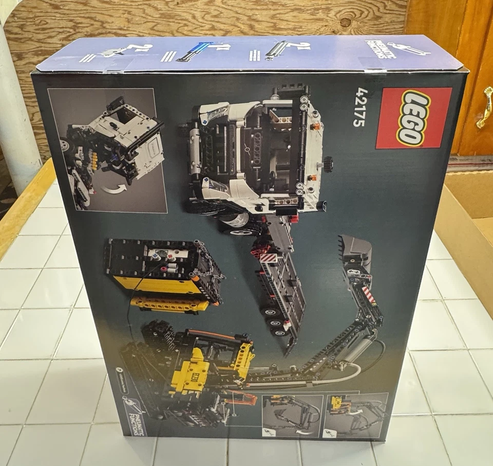 LEGO Technic Volvo FMX Truck & EC230 Electric Excavator 42175 - Image 2 of 4