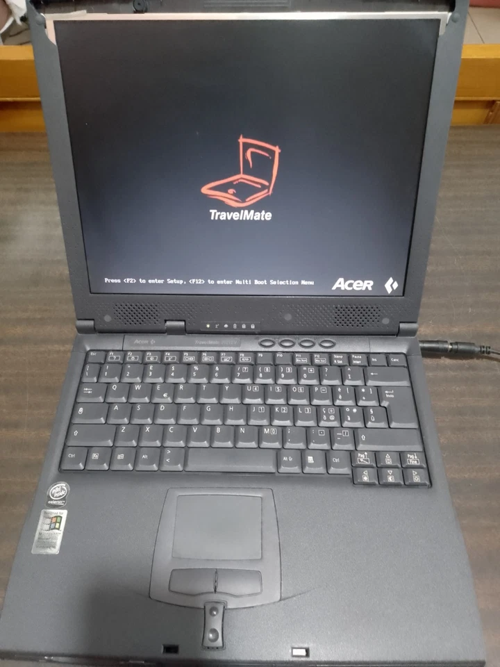 Acer Travelmate 202TEV retro computer - Immagine 3 di 4