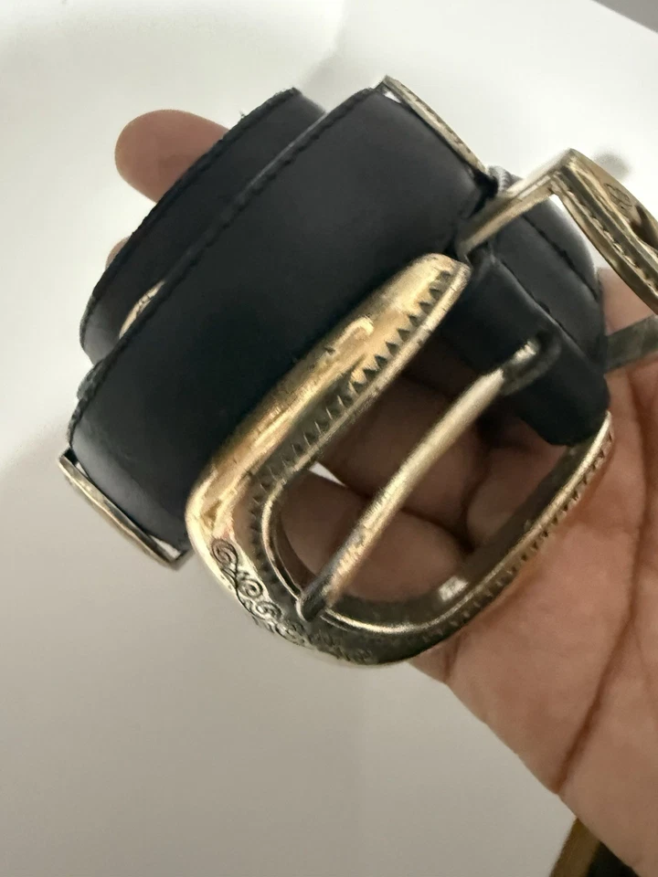 "CINTURÓN DE CUERO NEGRO BRILLANTE CON CONCHO CORAZÓN VAQUERO VAQUERO PLATEADO TALLA M 35""" Foto 2 de 4