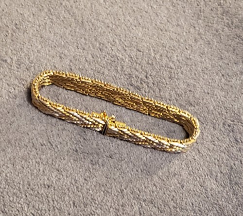 Beautiful Vintage Italian Two Tone Chevron Design Bracelet - Picture 10 of 10