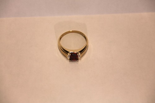 used 10k gold ring size 14 mens with a Garnet center stone and 4 small stones. - Picture 3 of 6