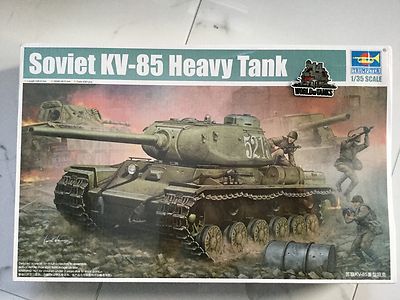 TRUMPETER 1/35 WW 2 RUSSIAN / SOVIET KV-85 HEAVY TANK PLASTIC MODEL KIT 01569 FS