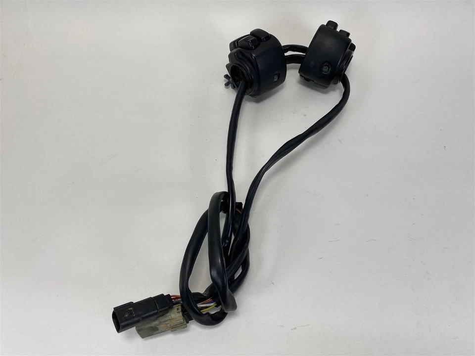 Harley-Davidson 2009 Softail Heritage Hand Control Switches 71620-08 - Изображение 2 из 4
