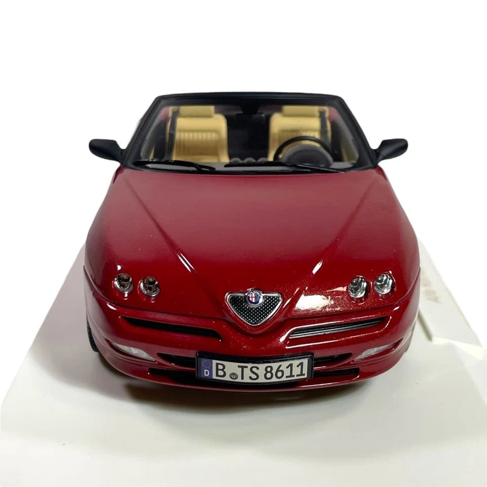 Modellino Auto Norev 1/18 Alfa Romeo Spider 1999 Proteo Red Metallic - Immagine 2 di 4