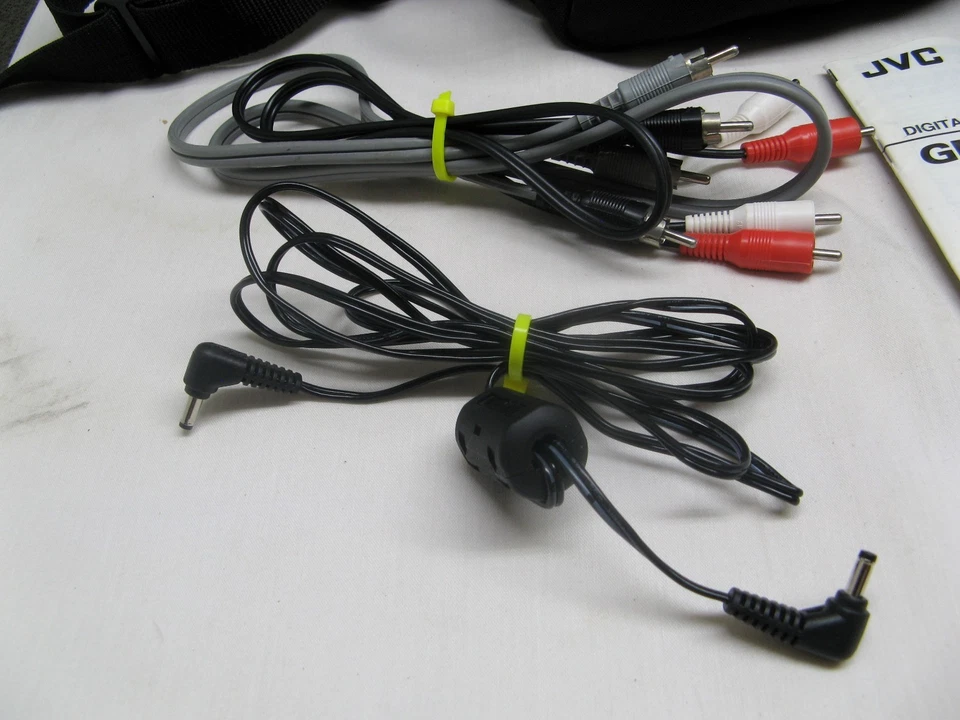 JVC CyberCam GR-DVF10 Digital Video Camcorder outfit -  TESTED WORKING GOOD - Image 3 of 4