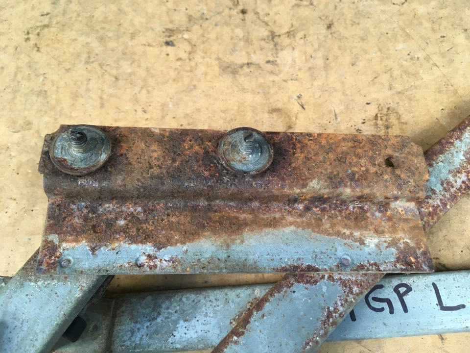 1964 Pontiac Grand Prix со стороны водителя 1/4 стеклоподъемник трек - Изображение 3 из 3