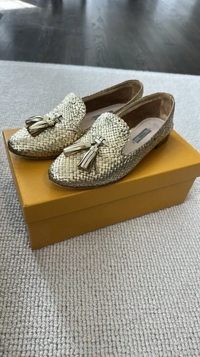 Mocassins PRADA tissés dorés avec pompons TAILLE 38