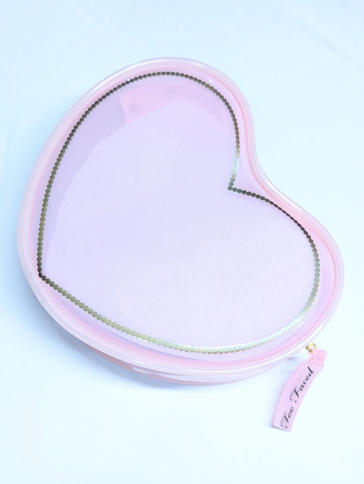 Bolso de Maquillaje/Cosméticos PVC TOO FACED Corazón Transparente ❤️ Con Forma BORN THIS WAY Foto 3 de 4