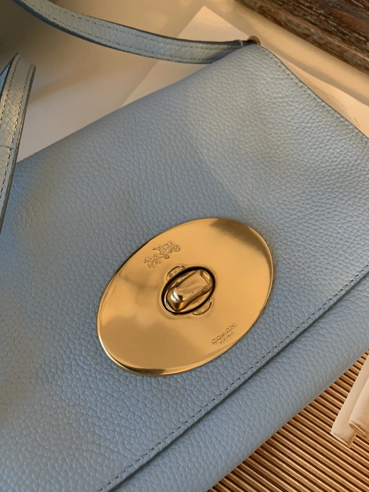 Borsa a tracolla Coach nuova con etichette in pelle ciottoli con serratura a chiave F52896 blu pallido
