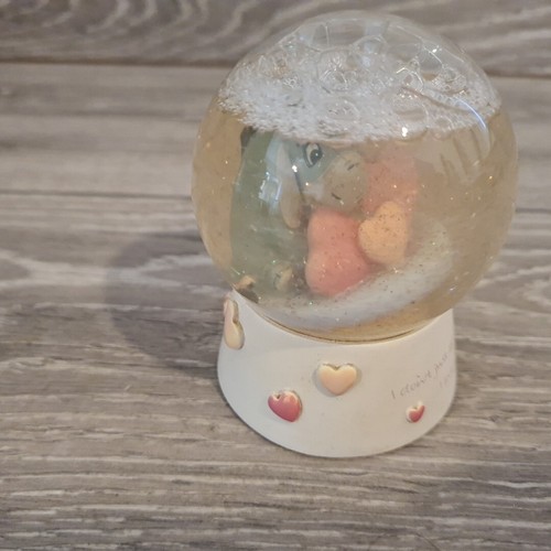 Disney Winnie Puuh Eeyore Schneekugel Figur Valentinstag - Bild 6 von 7