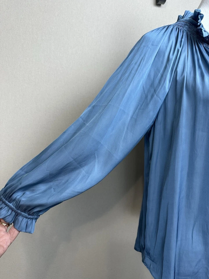 Carmen Marc Valvo Silky Slate Blue Blouse Sz Small Petite Classic Boho Flowy - Image 4 of 4