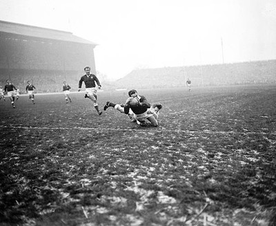 Englands John Willcox fails to prevent Wales Dewi Bebb touching do- Old Photo 1