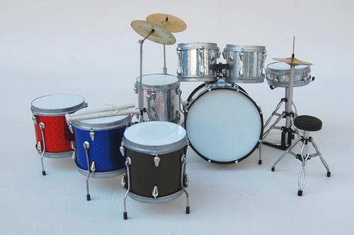 10 teiliges Miniatur Schlagzeug -Set, Drum , Drums, Drumset, nur zur Dekoration - Afbeelding 1 van 5