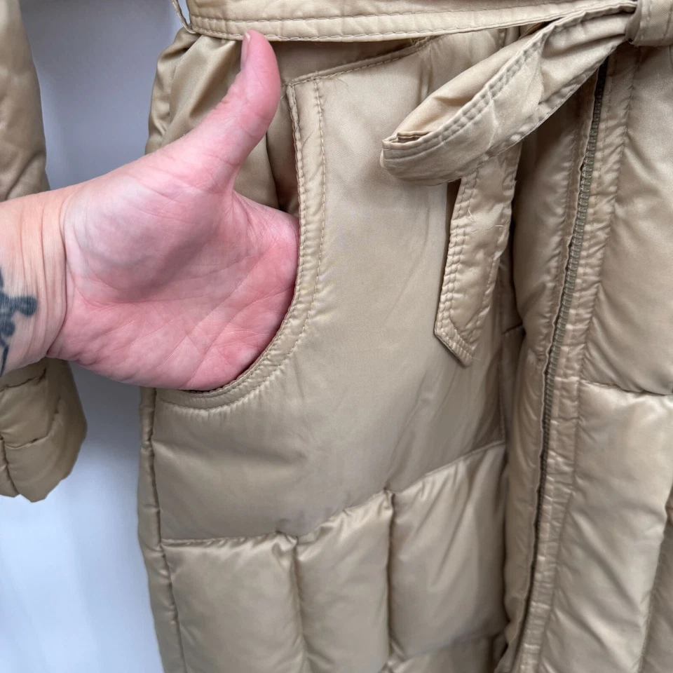 Chaqueta de plumón y plumas vintage para mujer grande bronceada acolchada nailon capucha cinturón Foto 4 de 4