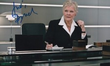 JUDI DENCH signed Autogramm 20x30cm JAMES BOND in Person autograph
