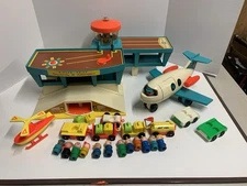 Vintage 1972 Fisher Price Little People Airport 996 Complete With Box