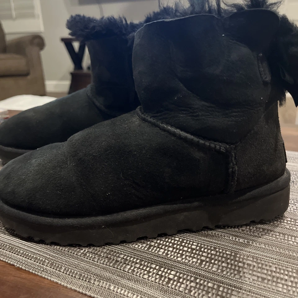 UGG Australia Boots Womens 8 Bailey Bow Short Winter Black Suede Sherpa 1016501 - Image 4 of 4