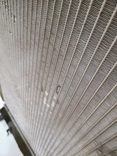 2005 06 2007 FORD  FIVE HUNDRED 3.0L  Radiator  5F9Z8005AA - Image 2 of 4