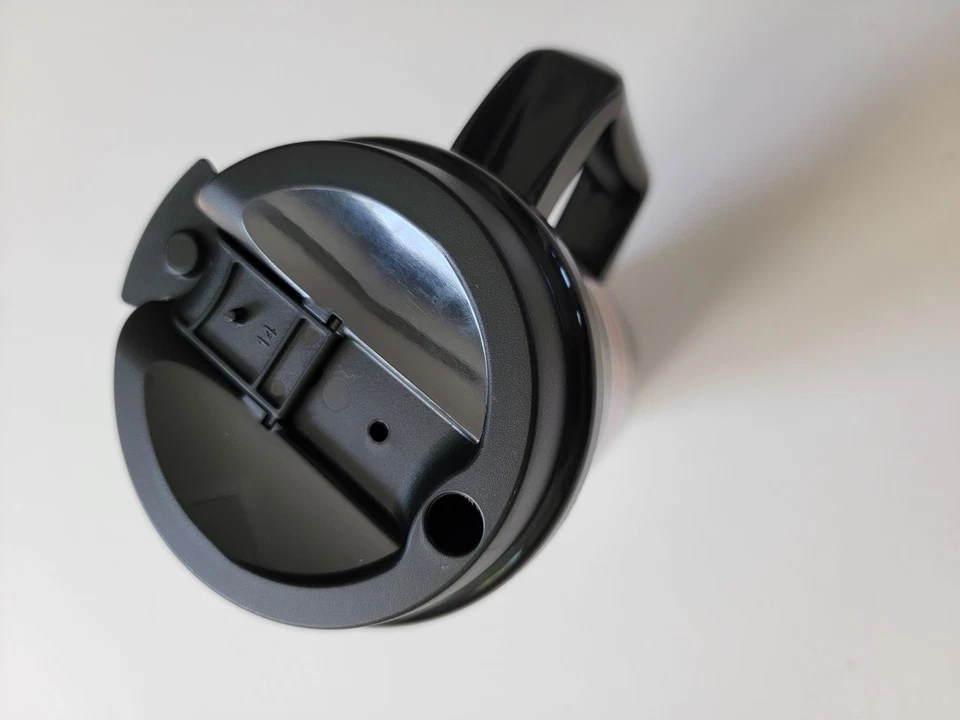 Caneca de Viagem - Copo Isolado Reutilizável 24 oz Preto Vermelho e Branco - Imagem 2 de 4