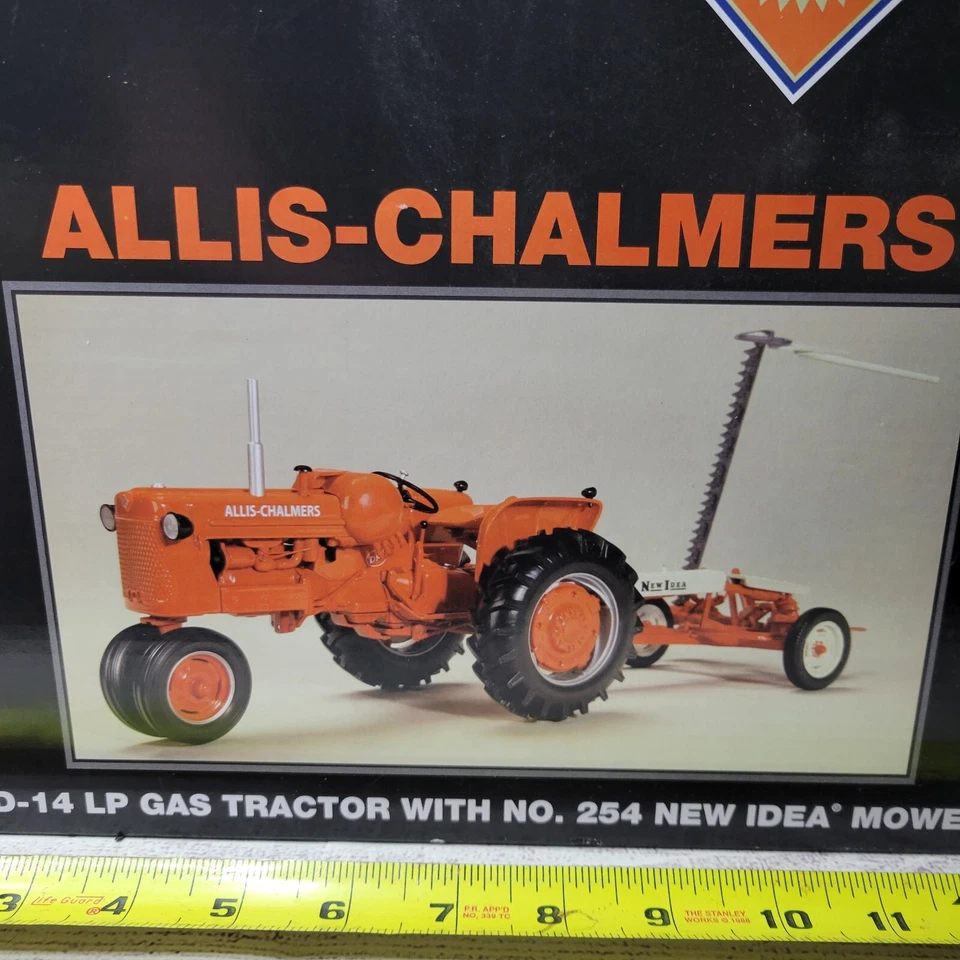 Speccast Allis Chalmers D-14 LP Gas w/No.254 new idea mower detailed diecast - Image 2 of 4