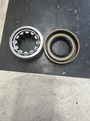 Timken Koyo R1561TV Cylindricle Bearing With Timken 710105 Seal