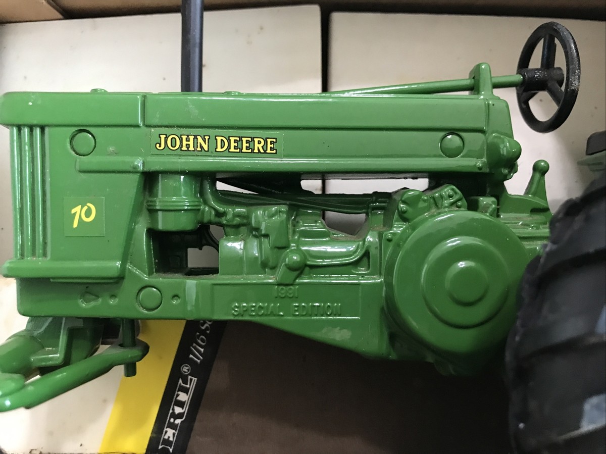 Ertl John Deere 1953 Model 70 Row Crop Tractor Collectors