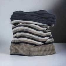 Reversible Beanie Neck Warmer: Stay Warm and Fashionable in Black and Grey