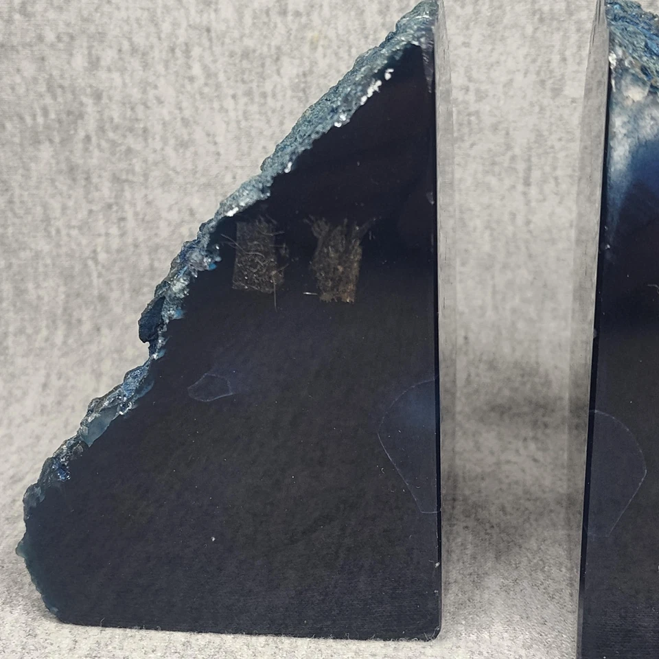 Par de sujetalibros geoda ágata azul piedra pulida teñida hechos en Brasil decoración de oficina Foto 3 de 4
