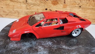 ブラーゴ製 Lamborghini Countach (1988) 1/18 Burago 1988 Lamborghini Countach 1:18 Scale Diecast Model Car Red
