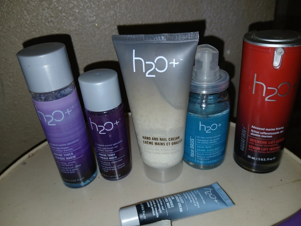 Crema facial oasis H2O + Skin Essentials Minis 11 piezas todo nuevo Foto 4 de 4