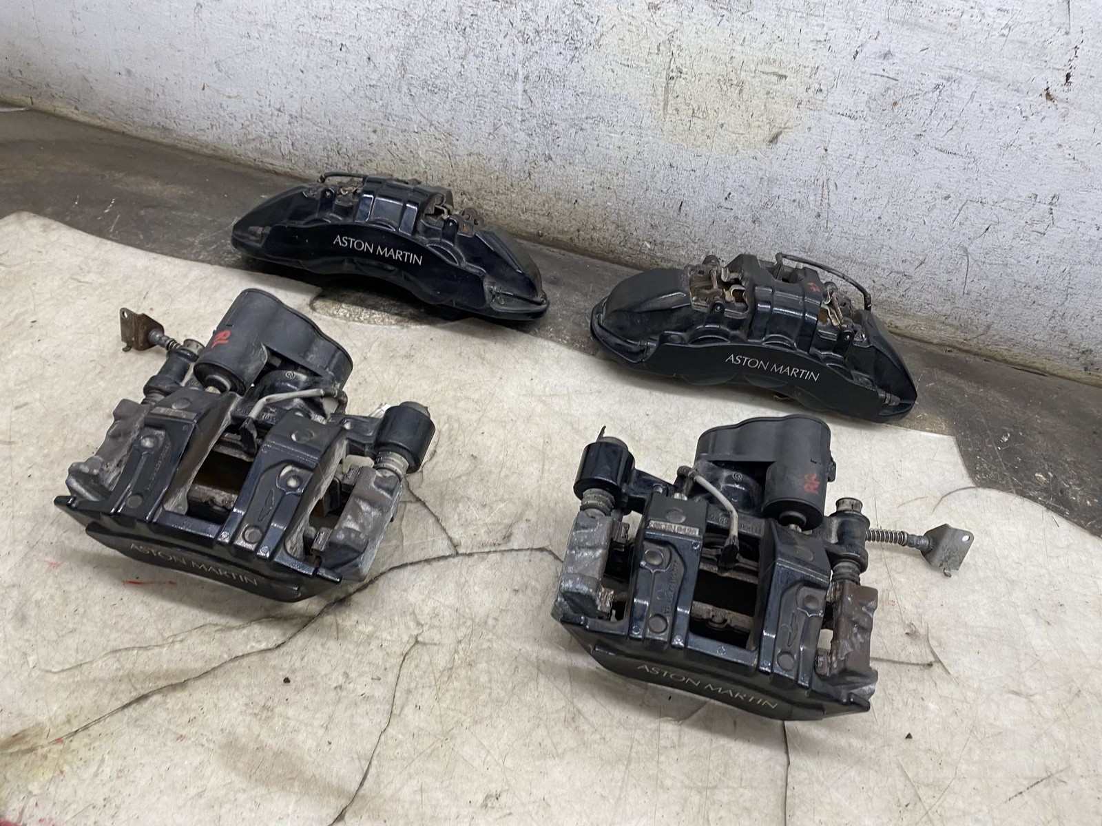 2020-2024 ASTON MARTIN DBX OEM FRONT & REAR BREMBO BRAKE CALIPER SET 4 PCS BLACK