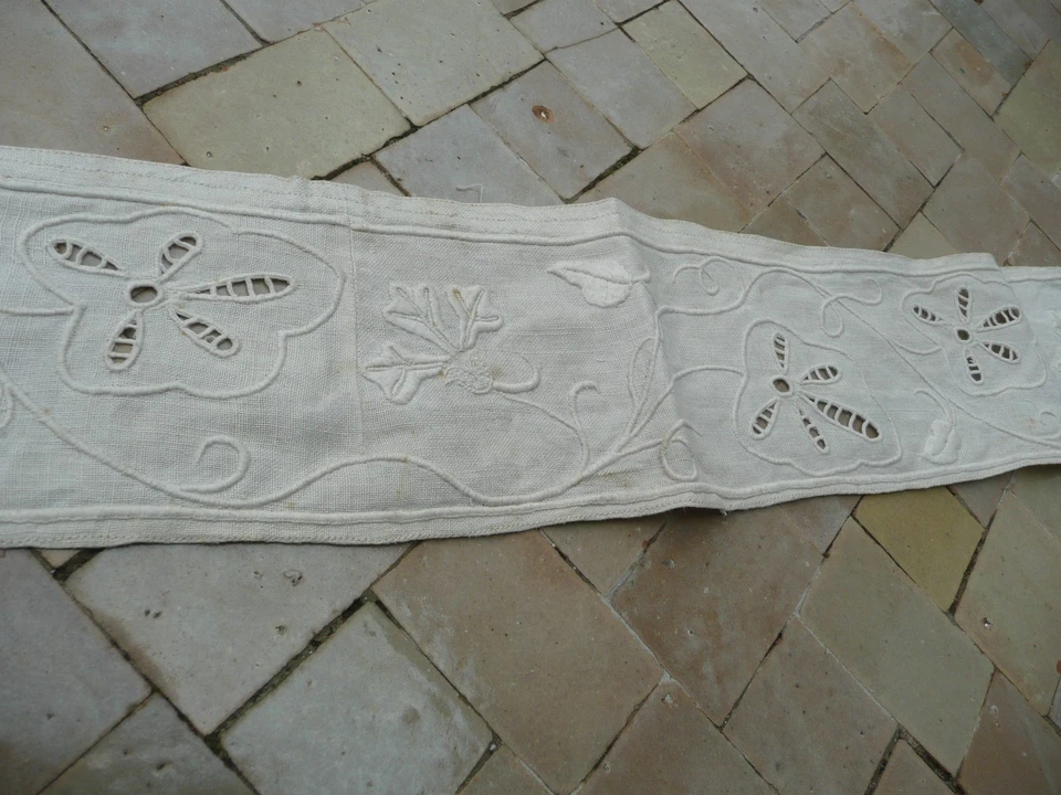 broderies ancienne faite main - Photo 3/3