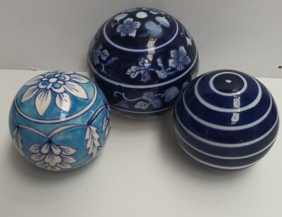 Benzer Homewares Blue and White Decorative Spheres x 3 10cm (4'') Home Decor Ball
