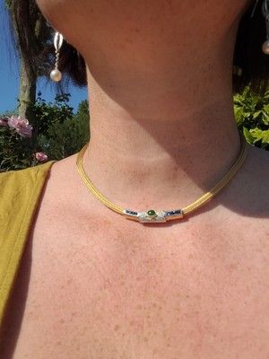 Collier Ras De Cou En Or 18 Carats (750‰) - Serti De Diamants, émeraudes Et Saphirs - Poids 29 G - Occasion